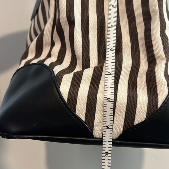 Henri Bendel pet tote - Picture 9 of 12